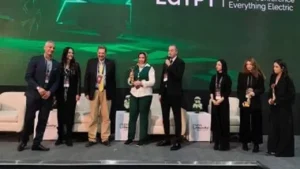 تكريم أماني سمير في قمة مصر الدولية الثانية لوسائل التنقل الكهربائية